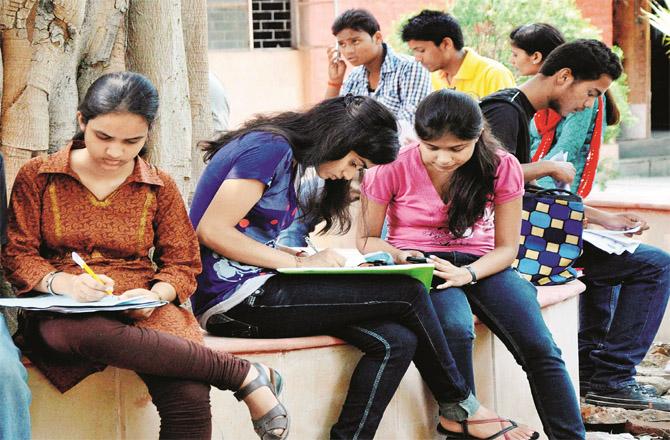 Students don`t take admission if they don`t get a college of their choice, due to which the admission round is increasing. (File Photo)