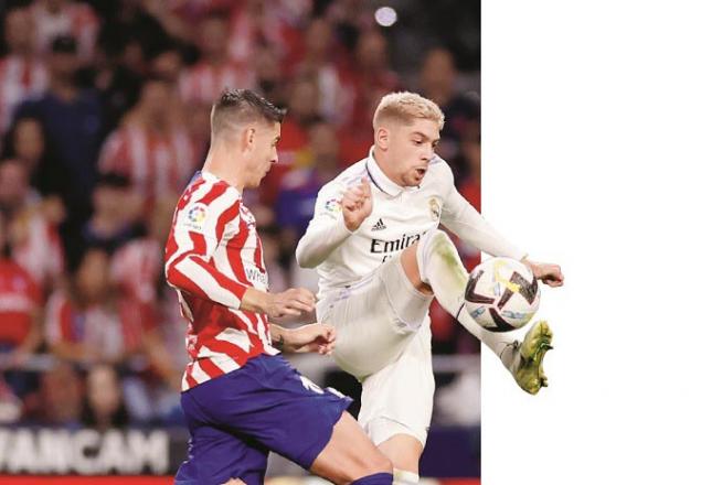 Valverde (white) of Real receives the ball.Picture:INN