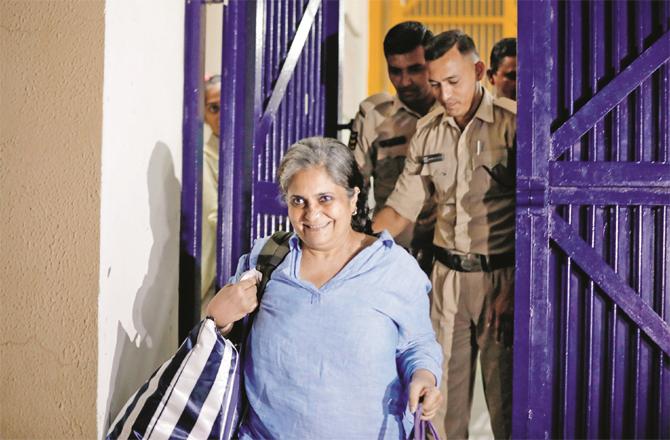 After getting bail, Testa Setalwad`s face shows happiness while leaving Sabarmati Jail. (Photo: PTI)