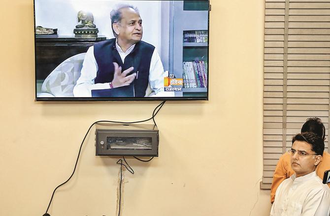 Sachin Pilot showing video of Gehlot during press conference