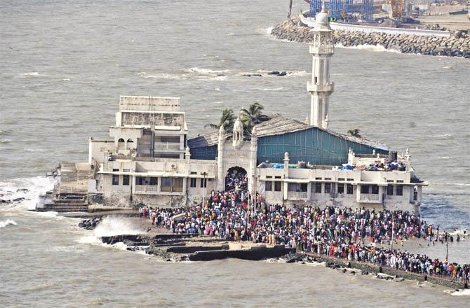 The door of Haji Ali Dargah will be kept closed during high tide in the sea. (File Photo)
