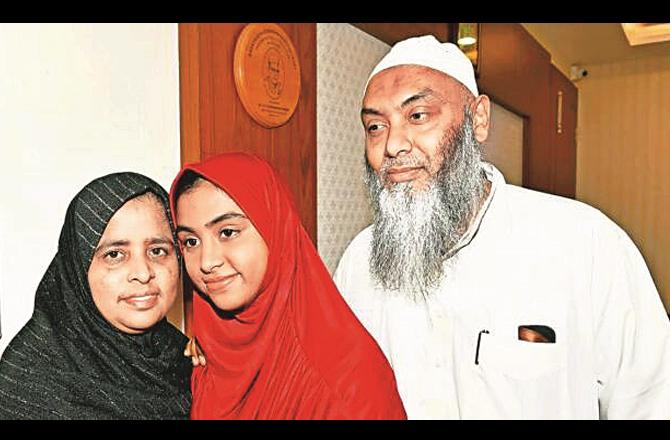 Karnataka topper Tabassum Sheikh with her parents