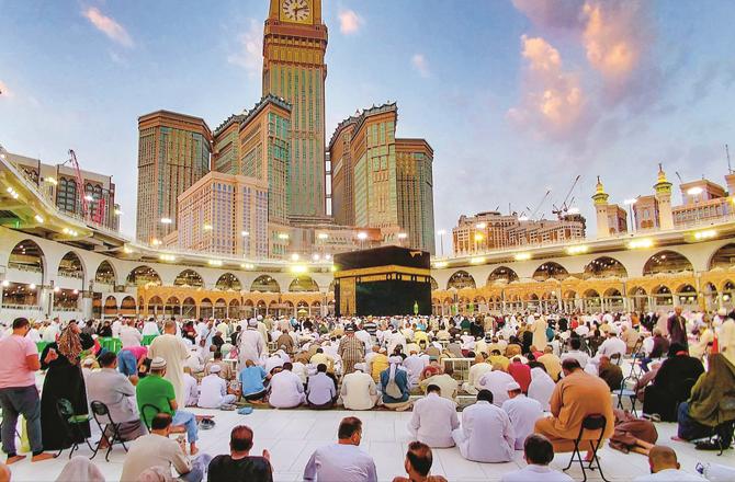 The key to the door of Baitullah Sharif used to be in the family of Hazrat Uthman bin Talha
