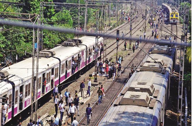 In the picture below, local trains are seen at a standstill, while distressed passengers can also be seen. 