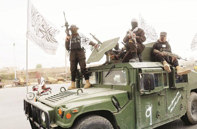 Taliban commandos patrolling the streets of Kabul on the completion of 2 years of power. Photo :INN