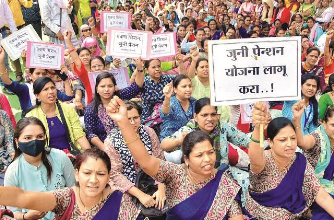 In March this year, government employees went on strike. Photo. INN