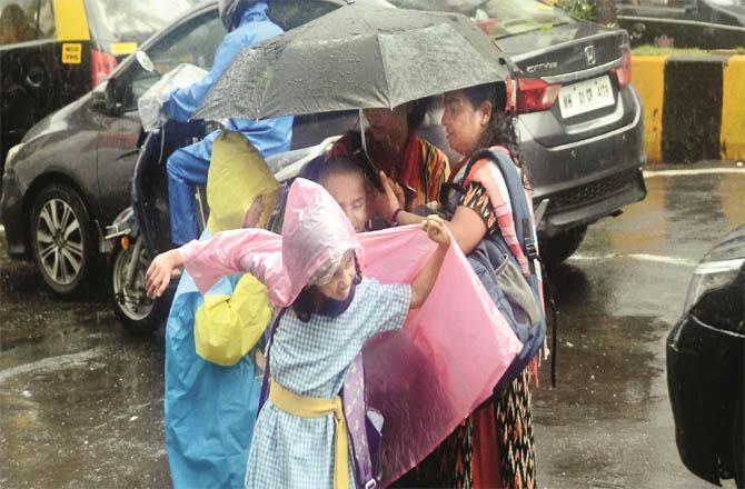 Parents have complained to the municipal school management about not getting raincoats and umbrellas.