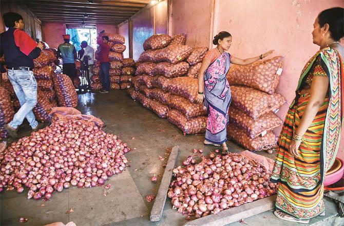 No onions were sold in the markets of Nashik and Ahmednagar on Tuesday either (Photo: PTI)