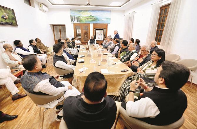 Meeting scene of floor leaders and other important leaders of India Alliance. Photo: PTI