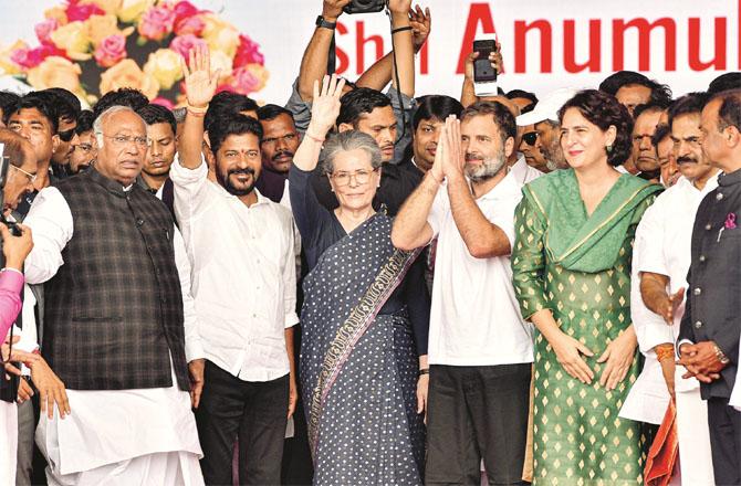 Revanth Reddy with key Congress leaders Priyanka, Rahul, Sonia Gandhi and Mallikarjun Kharge after taking oath. Photo: PTI
