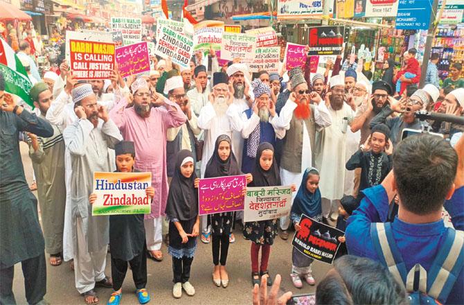 A scene of the call to prayer outside the Minara Mosque.