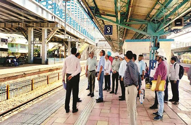 The work of connecting Kharrailway station with Kobandra Terminus is in full swing.