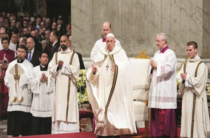 Pope Francis during the Mass of Christians. Photo: INN