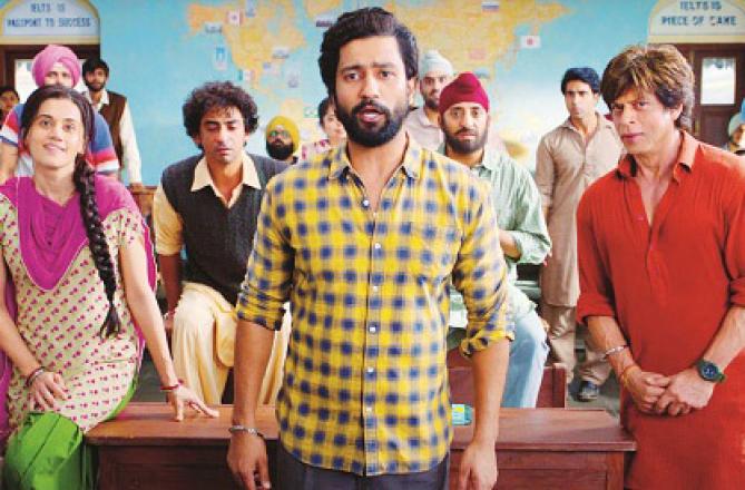 Shah Rukh Khan, Vicky Kaushal, Taapsee Pannu and other actors in a scene from the film. Photo: INN