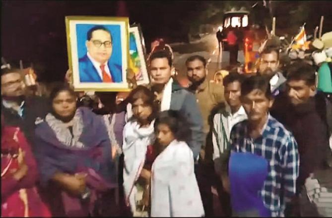Dalit families protest in Gudcharoli. Photo: INN