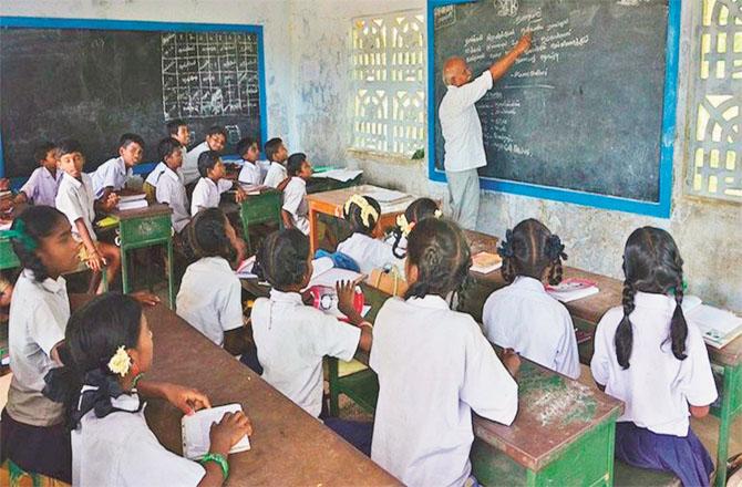 Students of class 5 and 8 will now have to pass the exam to enter the next class. Photo: INN