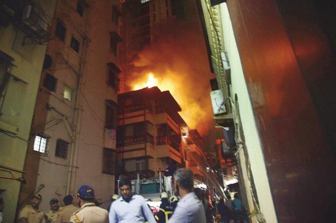 An elderly mother and son died in a terrible fire in a building in Gurgaon. Photo: INN