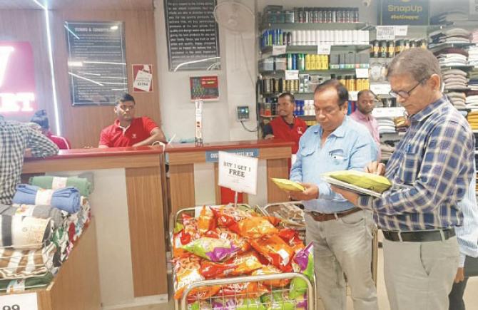 In one store, Uttar Pradesh officials can be seen checking Halal-certified products. Photo: INN