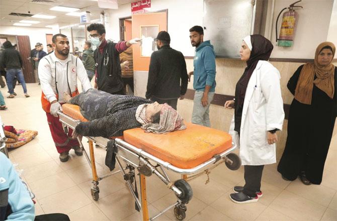 Hundreds of martyrs and wounded are being killed every day in Israel`s bombing and ground attacks in Gaza. The situation in the hospitals is getting worse. (Photo: Agency)