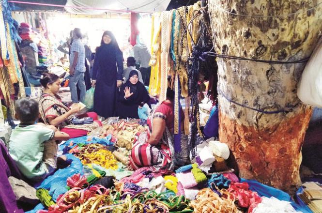 A large number of women are seen on the footpath outside the Laxman Mandai market. Photo: Inquilab