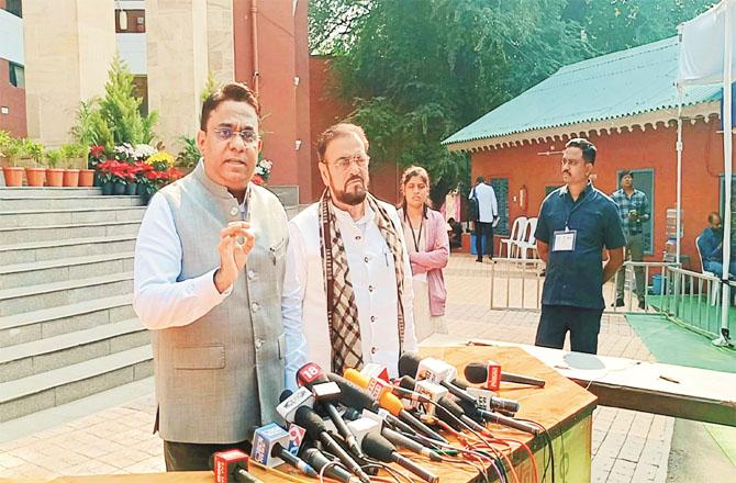 Abu Asim Azmi and Raees Sheikh talking to the media under the cover of the Assembly.