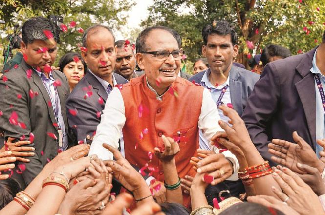 Chief Minister Shivraj Singh Chouhan expressing happiness among his supporters and party workers after his victory in Madhya Pradesh. Photo: INN