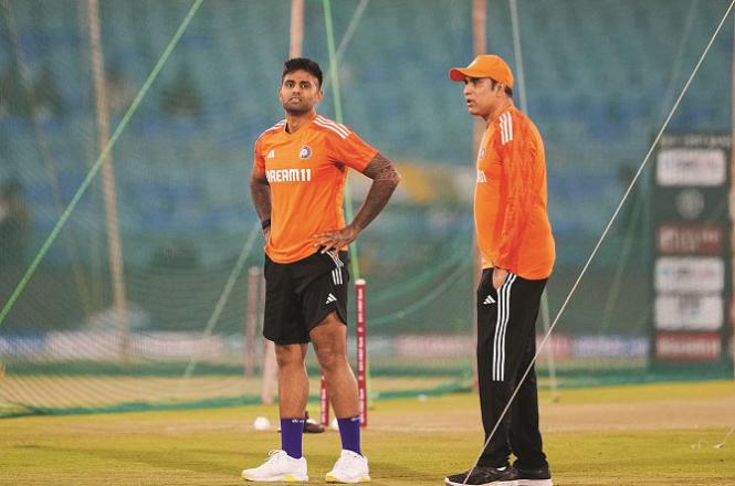 VVS Laxman and Surya Kumar Yadav are seen at the stadium. Photo: INN