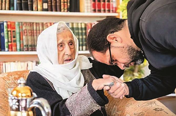 Being kind to parents is one of the noble deeds that Islam has strongly emphasized