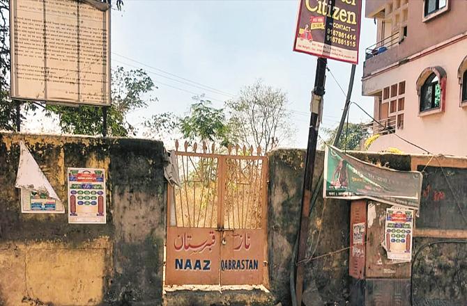 The city administration has also given a notice to the Nazi cemetery of Kalyan. (Photo: inquilab)