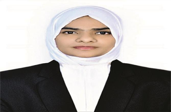 جےایم ایف سی امتحان میں کامیابی حاصل کرنے والی ناندیڑکی ایڈوکیٹ صائمہ نکہت شیخ 