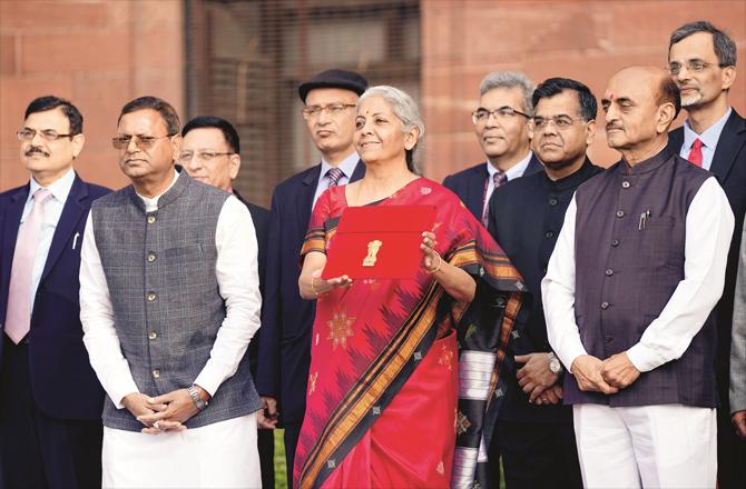 Before presenting the budget, Finance Minister Nirmala Sitharaman with her deputy ministers and officers