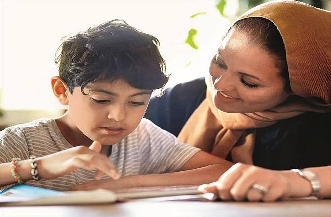 Mothers should let the child study in a quiet place, so that he can study with mental equanimity.