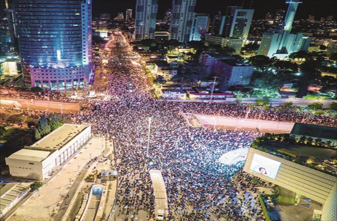 Crowds at the main demonstration in Israel`s capital, Tel Aviv