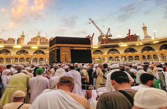Hazrat Abbas bin Abdul Muttalib, the uncle of the Holy Prophet lived in Makkah and he was well-wisher of Islam and Muslims in the love of his nephew.