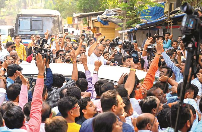 Shiv Sena leader Prabhu Mahada is seen walking to the office while his supporters and Shiv Sena activists are seen protesting there. (PTI)