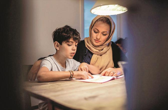 During exams, mothers should spend more time with their children and help reduce their stress