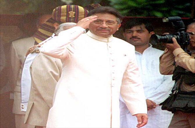 Pervez Musharraf in Rashtrapati Bhavan during his visit to India in 2001.