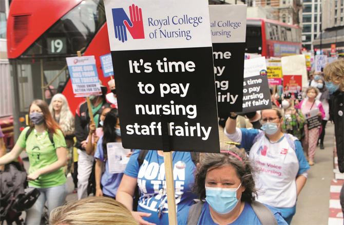 A view of nurses` protests in Britain; Photo: INN