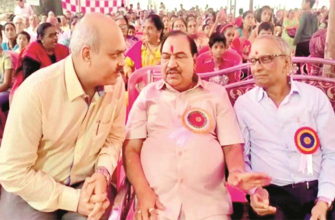 MLC Eknath Kharse along with others at the Leva Patil Samaj program held in Kalyan; Photo: INN