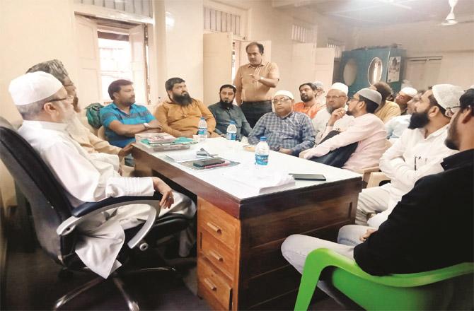 Mohammad Saeed Noori held a meeting with the officials of the mosques in Raza Academy office
