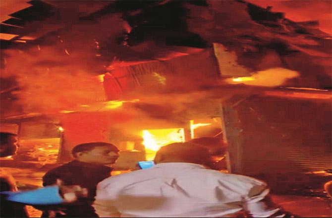 The intensity of the fire in Kurla can be estimated from the picture