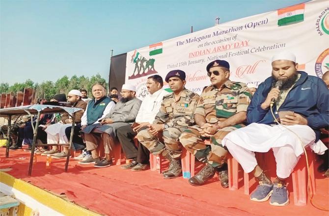 Soldiers and guests can be seen on the stage of Malegaon Marathon; (Photo, Inquilab)