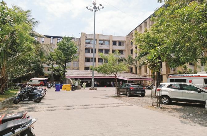 Pandit Bhim Sen Joshi Government Hospital in Bhayandar is facing problems due to lack of staff. (Photo:inquilab)