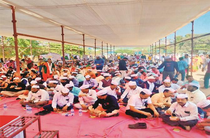School staff members can be seen sitting on a sit-in at Azad Maidan