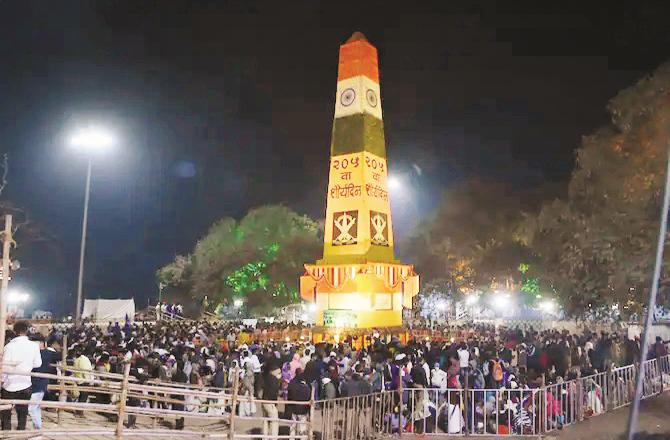 A crowd can be seen at `Jay Astambha` in Pirne village on the occasion of Shaurya Diwas