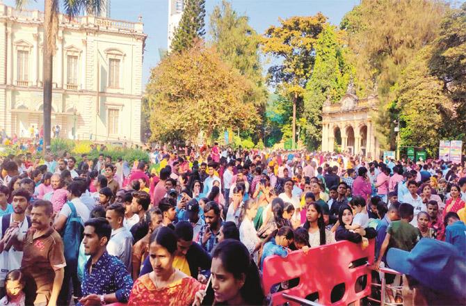 Crowds of people getting entry tickets can be seen at Rani Bagh