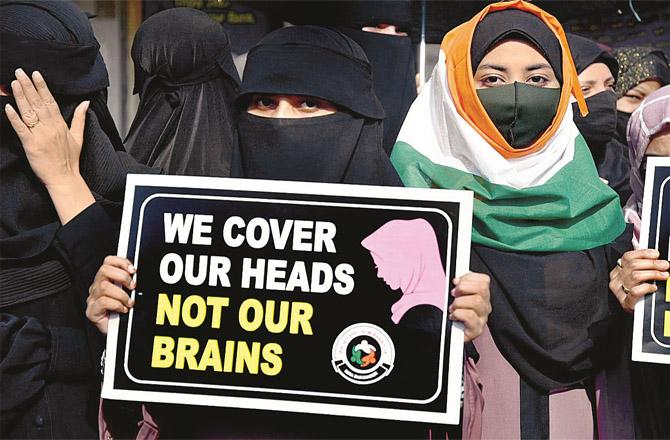 Karnataka girl students protesting for hijab