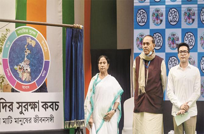 Chief Minister Mamata Banerjee along with Trinamool Congress MP Abhishek Banerjee and Subratu Bakshi.