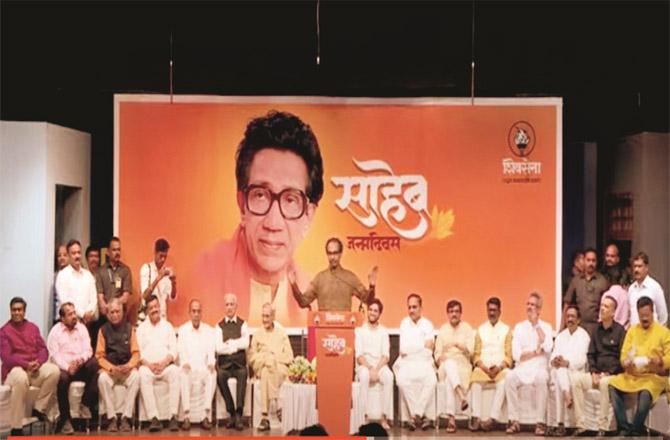 Uddhav Thackeray addressing party workers at Shanmukhananda Hall.