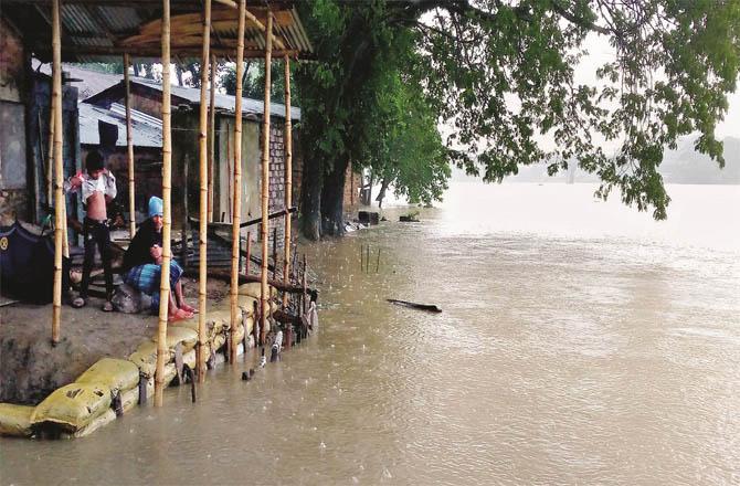 Teesta river water is continuously increasing. (Photo courtesy: Dhaka Tribune)